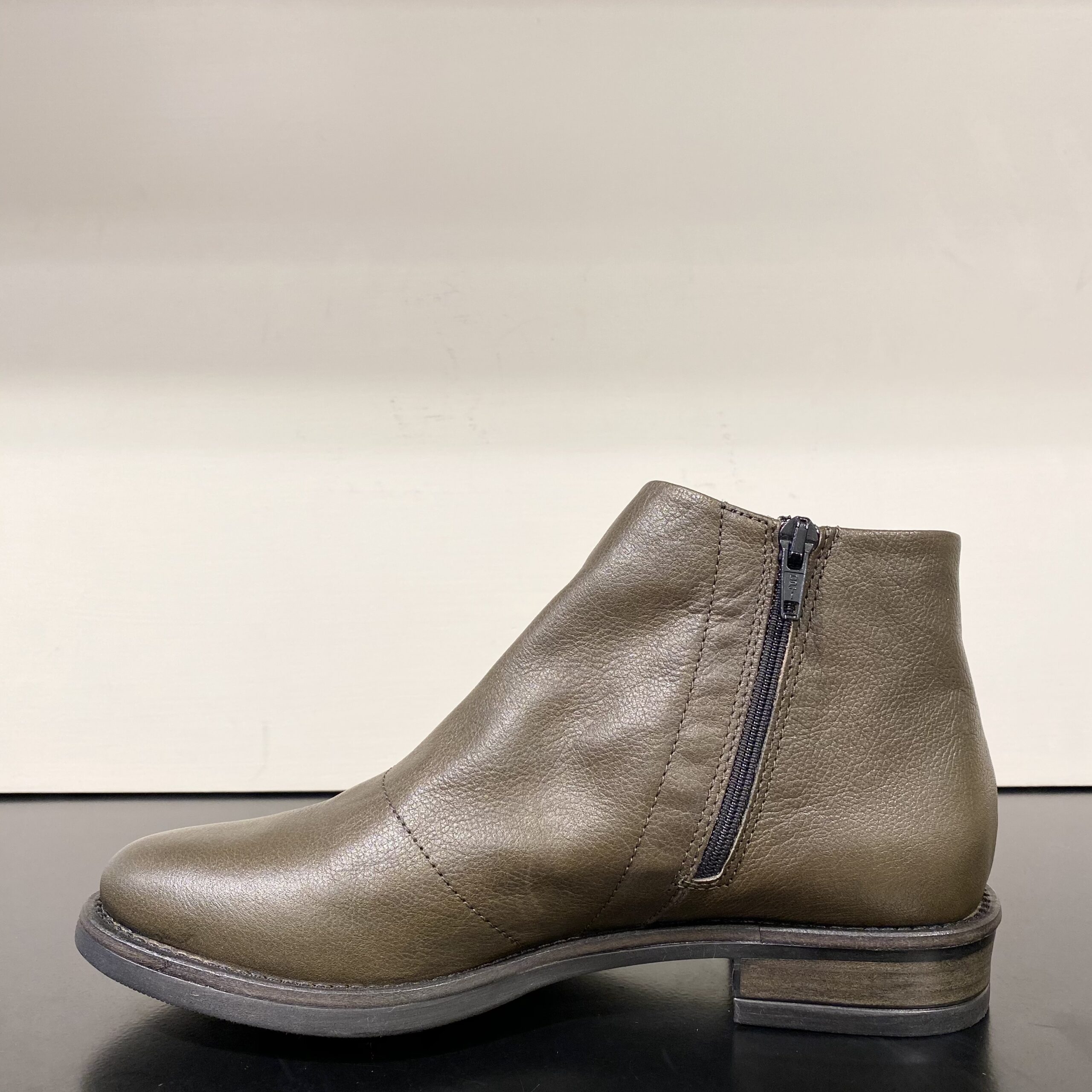 V Green Boots