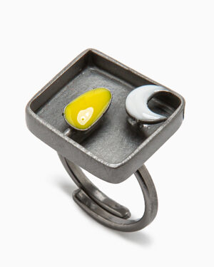 anello quadrato giallo